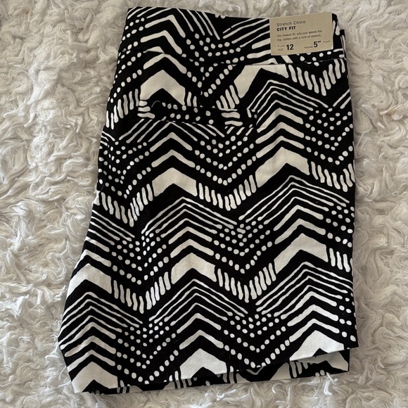 J Crew Chic Black and White Patterned Shorts - Picture 1 of 2